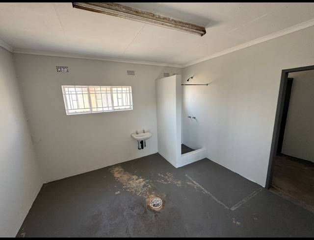 400M² WAREHOUSE TO LET IN WYNBERG